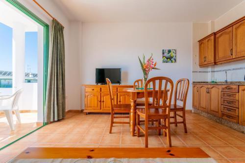 Apartamentos Los Quiqueres ปูแอร์โตเดลคาร์เมน ภายนอก รูปภาพ